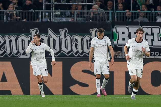 Mönchengladbach, Deutschland, 27.09.25: Yannik Engelhardt (Borussia Mönchengladbach) Torjubel, jubelt nach seinem Treffer zum 3:6 waehrend des Spiels der Bundesliga zwischen Borussia Mönchengladbach vs Eintracht Frankfurt im Stadion im Borussia Park Mönchengladbach Stadion im Borussia Park North Rhine-Westphalia Germany Copyright: xBrauer-Fotoagenturx xAdrianxSchlx