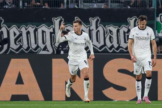 Mönchengladbach, Deutschland, 27.09.25: Yannik Engelhardt (Borussia Mönchengladbach) Torjubel, jubelt nach seinem Treffer zum 3:6 waehrend des Spiels der Bundesliga zwischen Borussia Mönchengladbach vs Eintracht Frankfurt im Stadion im Borussia Park Mönchengladbach Stadion im Borussia Park North Rhine-Westphalia Germany Copyright: xBrauer-Fotoagenturx xAdrianxSchlx