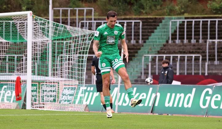 27.09.2025, Fussball, Herren, Regionalliga Südwest, Saison 2025 2026, FC 08 Homburg - SG Sonnenhof Großaspach, Philipp Steinhart (FC 08 Homburg) bejubelt sein Tor zum 1:1 Homburg Waldstadion Saarland Deutschland (DE) Copyright: xFabianxKleerx