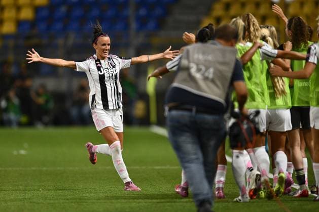 Barbara Bonansea of Juventus F.C. celebrates after scoring the goal of 2-1 during the Serie A Women s Cup Final between Juventus F.C. and A.S. Roma at Romeo Menti Stadium on September 27, 2025 in Castellammare di Stabia, Italy  Copyright: xDomenicoxCippitelli IPAxSportx xipa-agency.netx xx IPA_65831751 IPA_Agency_IPA65831751