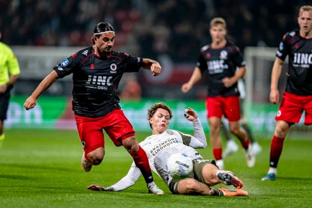 Excelsior player Irakli Yegoian, PSV Eindhoven midfielder Paul Wanner during the match Excelsior Rotterdam vs PSV Eindhoven at the Stadium Woudestein for the Dutch Vriendenloterij Eredivisie season 2025-2026 in ROTTERDAM, Netherlands on 27 september 2025, (photo by Stefan Koops EYE4images DeFodi Images) Excelsior player Irakli Yegoian, PSV Eindhoven midfielder Paul Wanner during the match Excelsior Rotterdam vs PSV Eindhoven at the Stadium Woudestein for the Dutch Vriendenloterij Eredivisie season 2025 2026 in ROTTERDAM, Netherlands on 27 september 2025, photo by Stefan Koops EYE4images DeFodi Images