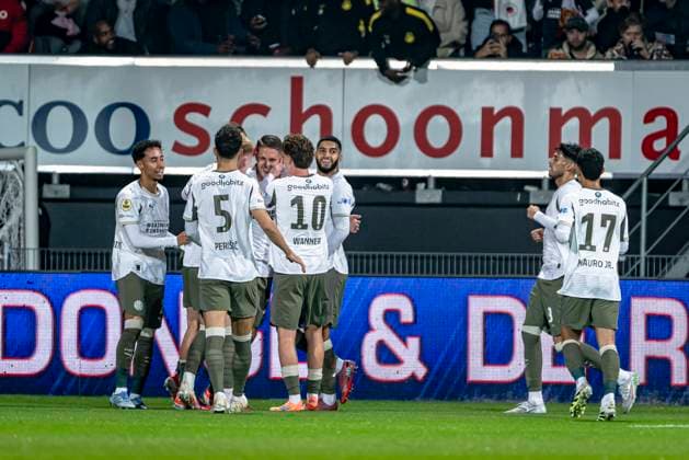 players of PSV celebrating the goal of PSV Eindhoven midfielder Joey Veerman 1-1 during the match Excelsior Rotterdam vs PSV Eindhoven at the Stadium Woudestein for the Dutch Vriendenloterij Eredivisie season 2025-2026 in ROTTERDAM, Netherlands on 27 september 2025, (photo by Stefan Koops EYE4images DeFodi Images) players of PSV celebrating the goal of PSV Eindhoven midfielder Joey Veerman 1 1 during the match Excelsior Rotterdam vs PSV Eindhoven at the Stadium Woudestein for the Dutch Vriendenloterij Eredivisie season 2025 2026 in ROTTERDAM, Netherlands on 27 september 2025, photo by Stefan Koops EYE4images DeFodi Images