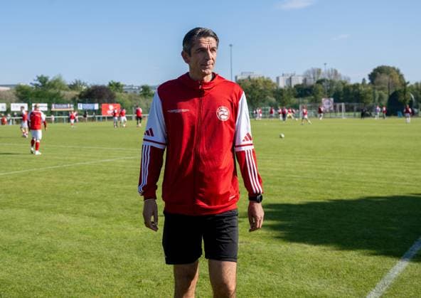 Fußball, Herren, Saison 2025 2026, NOFV Oberliga Nord, SV Sparta Lichtenberg, Feier zur Namensgebung, Sportanlage Fischerstraße wird zum Paul-Kalkbrenner-Sportfeld, Schiedsrichter Deniz Aytekin, 27.09. 2025, Copyright: xMatthiasxKochx