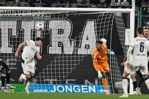 Grant-Leon Ranos (Moenchengladbach 28) erzielt das Tor zum 4:6 27.09.2025 Fussball Borussia Moenchengladbach vs Eintracht Frankfurt, Borussia-Park, Moenchengladbach, DFB DFL REGULATIONS PROHIBIT ANY USE OF PHOTOGRAPHS AS IMAGE SEQUENCES AND OR QUASI-VIDEO