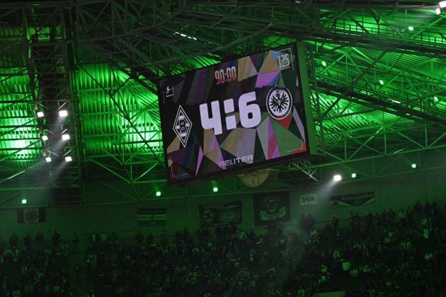 27.09.2025, xjhx, Fussball 1.Bundesliga, Borussia Moenchengladbach - Eintracht Frankfurt v.l. Endergebnis auf der Anzeigetafel (DFL DFB REGULATIONS PROHIBIT ANY USE OF PHOTOGRAPHS as IMAGE SEQUENCES and or QUASI-VIDEO) Moenchengladbach