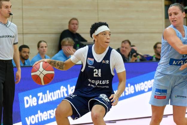 Liz Smith (Lions, 24), Syntainics MBC vs. Saarlouis Royals, Basketball, Damen, Bundesliga, Saison 2025 2026, 1. Spieltag, 27.09.2025. Halle SWH Arena Sachsen-Anhalt Deutschland