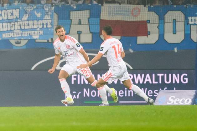 Tim Oberdorf (Fortuna Duesseldorf) Torjubel, jubelt mit seiner Mannschaft nach dem Treffer zum 0:1 waehrend des spiels der 2. Bundesliga zwischen VfL Bochum und Fortuna Duesseldorf, Vonovia Ruhrstadion am 27. September 2025 in Bochum, Deutschland. (Foto von Max Maiwald DeFodi Images) +++ Tim Oberdorf (Fortuna Duesseldorf) celebrates after scoring his team s first goal during the 2. Bundesliga match between VfL Bochum and Fortuna Duesseldorf at Vonovia Ruhrstadion on September 27, 2025 in Bochum, Germany. (Photo by Max Maiwald DeFodi Images) DFB DFL REGULATIONS PROHIBIT ANY USE OF PHOTOGRAPHS AS IMAGE SEQUENCES AND OR QUASI-VIDEO. (Photo by Max Maiwald DeFodi Images) Tim Oberdorf Fortuna Duesseldorf celebrates after scoring his team s first goal during the 2 Bundesliga match between VfL Bochum and Fortuna Duesseldorf at Vonovia Ruhrstadion on September 27, 2025 in Bochum, Germany, Germany Photo by Max Maiwald DeFodi Images Tim Oberdorf Fortuna Duesseldorf celebrates after scoring his team s first goal during the 2 Bundesliga match between VfL Bochum and Fortuna Duesseldorf at Vonovia Ruhrstadion on September 27, 2025 in Bochum, Germany Photo by Max Maiwald DeFodi Images DFB DFL REGULATIONS PROHIBIT ANY USE OF PHOTOGRAPHS AS IMAGE SEQUENCES AND OR QUASI VIDEO Photo by Max Maiwald DeFodi Images