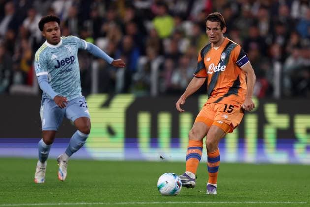 Juventus Fc - Atalanta BC Marten de Roon of Atalanta Bc in action during the Serie A match beetween Juventus Fc and Atalanta BC at Allianz Stadium on September 27, 2025 in Turin, Italy . Torino Allianz Stadium Italy Copyright: xMarcoxCanonierox