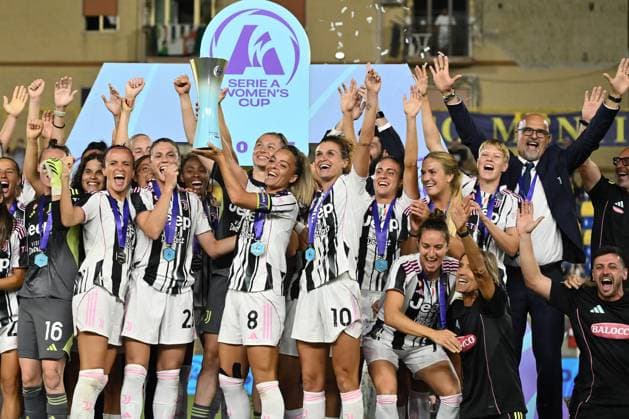 CALCIO - Serie A - Serie A Women’s Cup - Final - Juventus FC vs AS Roma Juventus F.C. Players celebrate the victory during the Serie A Women s Cup Final between Juventus F.C. and A.S. Roma at Romeo Menti Stadium on September 27, 2025 in Castellammare di Stabia, Italy Castellammare di Stabia (NA) Italy  Copyright: xIPAxSport ABACAx