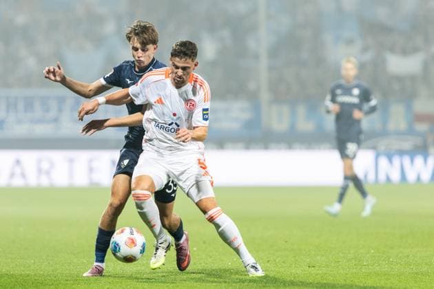 2. Fußball Bundesliga: VfL Bochum - Fortuna Düsseldorf; Vonovia-Ruhrstadion, Bochum; 27.09.2025 Kacper Koscierski (VfL Bochum, 35), Moritz Heyer (Fortuna Düsseldorf, 5) 2. Fußball Bundesliga: VfL Bochum - Fortuna Düsseldorf; Vonovia-Ruhrstadion, Bochum; 27.09.2025 DFL regulations prohibit any use of photographs as image sequences and or quasi video.