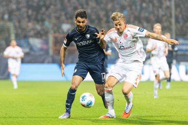 2. Fußball Bundesliga: VfL Bochum - Fortuna Düsseldorf; Vonovia-Ruhrstadion, Bochum; 27.09.2025 Geritt Holtmann (VfL Bochum, 17), Jesper Daland (Fortuna Düsseldorf, 2) 2. Fußball Bundesliga: VfL Bochum - Fortuna Düsseldorf; Vonovia-Ruhrstadion, Bochum; 27.09.2025 DFL regulations prohibit any use of photographs as image sequences and or quasi video.