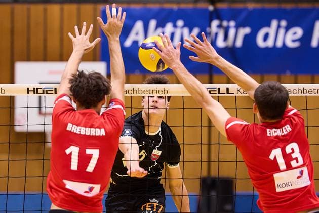 Kein Durchkommen fuer David Dornauf (TV Rottenburg, 05) gegen Arthur Breburda (TUS Kriftel, 17) und Pascal Eichler (TUS Kriftel, 13) GER, TuS Kriftel vs. TV Rottenburg,Volleyball, 2. Bundesliga Sued, 3. Spieltag, Spielzeit 2025 2026, 27.09.2025 GER, TuS Kriftel vs. TV Rottenburg,Volleyball, 2. Bundesliga Sued, 3. Spieltag, Spielzeit 2025 2026, 27.09.2025 Kriftel Copyright: xEibner-Pressefoto GeraldxOelze-dexStoppanyx EP_ODS