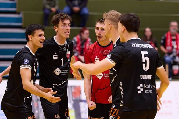 Freude, Jubel TV Rottenburg Milan Kvrzic (TV Rottenburg, 07), Dominik Marjanovic (TV Rottenburg, 01), Robin Leber (TV Rottenburg, 11), David Dornauf (TV Rottenburg, 05) GER, TuS Kriftel vs. TV Rottenburg,Volleyball, 2. Bundesliga Sued, 3. Spieltag, Spielzeit 2025 2026, 27.09.2025 GER, TuS Kriftel vs. TV Rottenburg,Volleyball, 2. Bundesliga Sued, 3. Spieltag, Spielzeit 2025 2026, 27.09.2025 Kriftel Copyright: xEibner-Pressefoto GeraldxOelze-dexStoppanyx EP_ODS