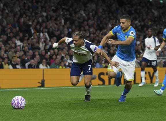 Xavi Simons of Tottenham Hotspur and Andre of Wolverhampton Wanderers Tottenham Hotspur v Wolverhampton Wanderers, Premier League, Football, Tottenham Hotspur Stadium, London, UK - 27 Sep 2025London Tottenham Hotspur Stadium United Kingdom EDITORIAL USE ONLY No use with unauthorised audio, video, data, fixture lists, club league logos or live services. Online in-match use limited to 120 images, no video emulation. No use in betting, games or single club league player publications. Copyright: xJedxLeicester Shutterstockx 15503922b