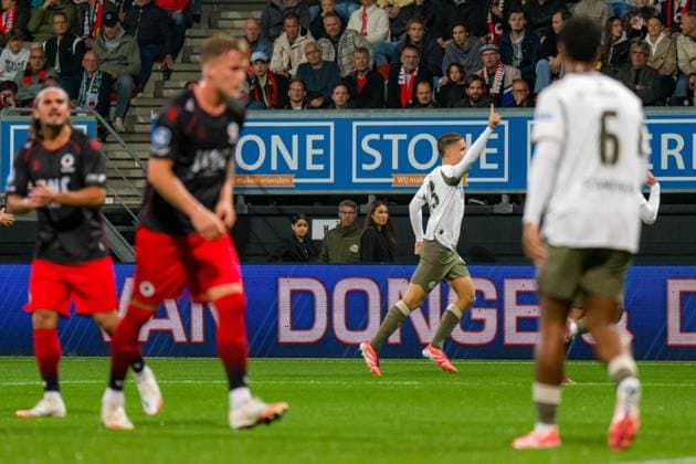 ROTTERDAM , 27-09-2025 , Stadium Woudestein , season 2025 2026 , VriendenLoterij Eredivisie , Excelsior vs PSV Eindhoven , PSV Player Joey Veerman Excelsior - PSV  x31228304x Copyright:
