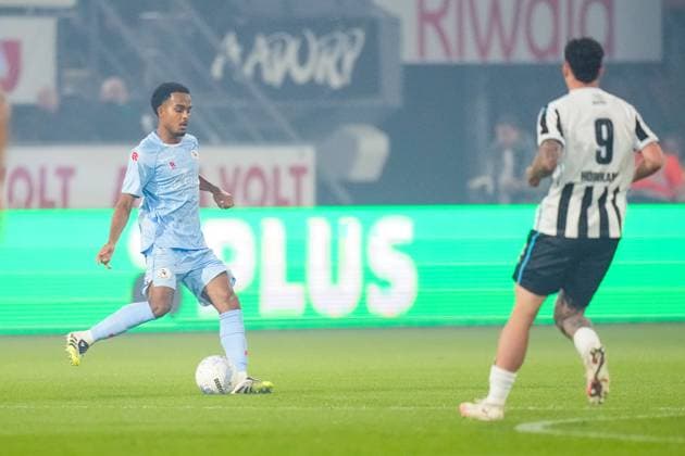 Eredivisie: Heracles Almelo v Sparta Rotterdam Almelo - Marvin Young of Sparta Rotterdam dribbles with the ball during the seventh competition round of the 2025 2026 Eredivisie season. The match is set between Heracles Almelo and Sparta Rotterdam at Asito Stadion on 27 September 2025 in Almelo, The Netherlands. (VK Sportphoto Danny de Groot) Copyright: xDannyxdexGrootx