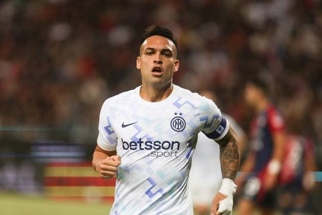 September 27, 2025, Cagliari: Inter™s Lautaro Martinez jubilates after scoring the goal (0-1) during the Italian Serie A soccer match Cagliari calcio vs Inter FC at the Unipol Domus in Cagliari, Italy, 27 September 2025 .ANSA FABIO MURRU. Soccer; Serie A:Cagliari Vs Inter  - ZUMAa110 20250927_zaf_a110_079 Copyright: xFabioxMurrux