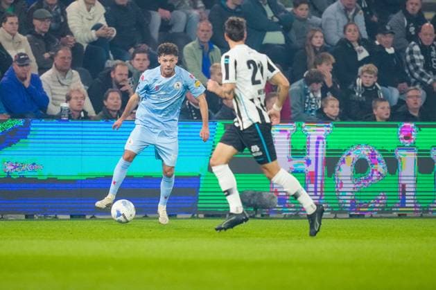 Eredivisie: Heracles Almelo v Sparta Rotterdam Almelo - Mitchell van Bergen of Sparta Rotterdam dribbles with the ball during the seventh competition round of the 2025 2026 Eredivisie season. The match is set between Heracles Almelo and Sparta Rotterdam at Asito Stadion on 27 September 2025 in Almelo, The Netherlands. (VK Sportphoto Danny de Groot) Copyright: xDannyxdexGrootx