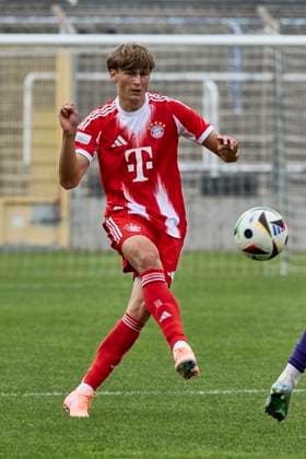 Regionalliga Bayern, FC Bayern München II vs FC Würzburger Kickers, München FC Bayern, München FC Bayern II (Amateure), Würzburger Kickers FC, 2025-09-27 in München (Stadion an der Grünwalder Straße) DALPIAZ Magnus (FC Bayern München II FCBII2 Rechter Verteidiger) sportworld München Stadion an der Grünwalder Stra Bayern Deutschland