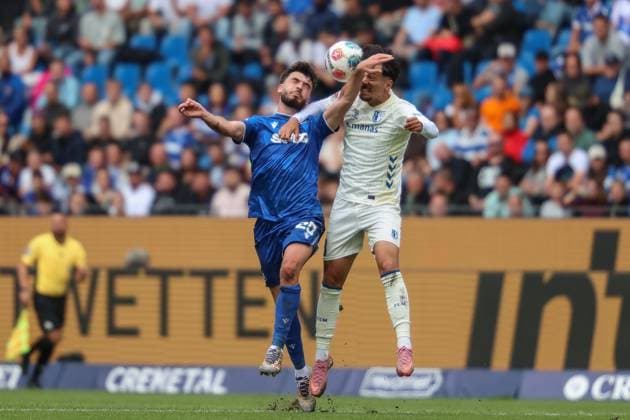 Lilian Egloff (Karlsruher SC, 25) im Kopfballduell mit Laurin Ulrich (1. FC Magdeburg, 08), GER, Karlsruher SC vs. 1. FC Magdeburg, 2. Bundesliga, 7. Spieltag, 2025 2026, 27.09.2025, DFL REGULATIONS PROHIBIT ANY USE OF PHOTOGRAPHS AS IMAGE SEQUENCES AND OR QUASI-VIDEO, GER, Karlsruher SC vs. 1. FC Magdeburg, 2. Bundesliga, 7. Spieltag, 2025 2026, 27.09.2025 Karlsruhe