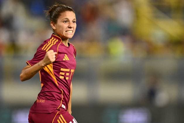 CALCIO - Serie A - Serie A Women’s Cup - Final - Juventus FC vs AS Roma Manuela Giugliano of A.S. Roma Femminile celebrates after scoring the goal of 2-2 during the Serie A Women s Cup Final between Juventus F.C. and A.S. Roma at Romeo Menti Stadium on September 27, 2025 in Castellammare di Stabia, Italy Castellammare di Stabia (NA) Italy  Copyright: xIPAxSport ABACAx