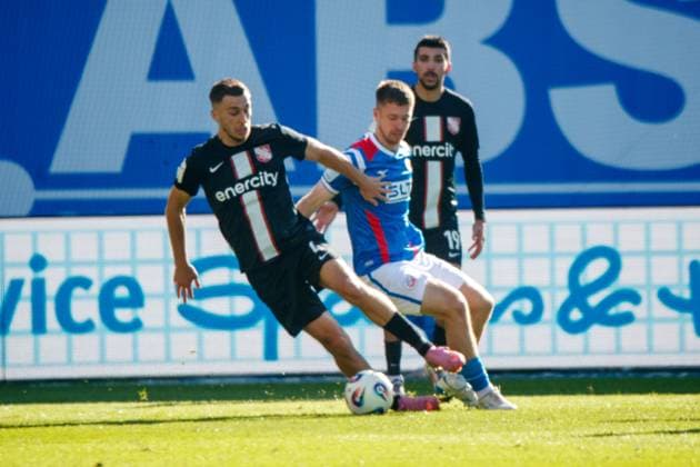 links Besfort Kolgeci (Havelse) gegen Jonas Dirkner (Rostock) ; GER, FC Hansa Rostock vs. TSV Havelse, Fußball, Männer, 3. Liga, 08.Spieltag, Spielzeit 2025 2026, 27.09.2025 Rostock Ostseestadion Mecklenburg - Vorpommern Deutschland