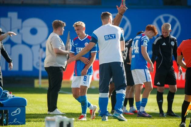 Cedric Harenbrock (Rostock) wurde ausgewechselt; GER, FC Hansa Rostock vs. TSV Havelse, Fußball, Männer, 3. Liga, 08.Spieltag, Spielzeit 2025 2026, 27.09.2025 Rostock Ostseestadion Mecklenburg - Vorpommern Deutschland