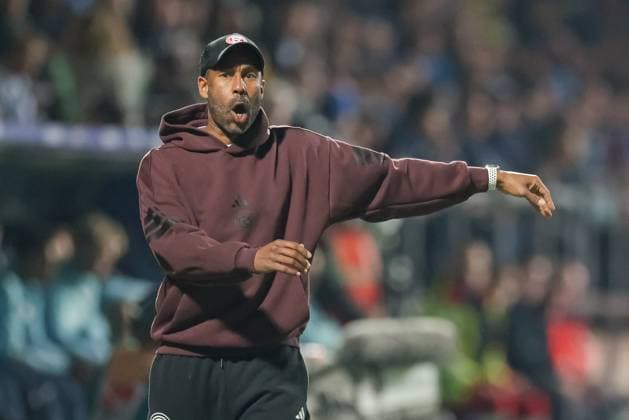 Bochum, Deutschland, 27.09.25: Trainer Daniel Thioune (Fortuna Düsseldorf) gestikuliert, Gestik während des Spiels der 2. Bundesliga zwischen VfL Bochum - Fortuna Düsseldorf in der Vonovia Ruhrstadion am 27. September 2025 in Bochum, Deutschland. Bochum Vonovia Ruhrstadion Germany