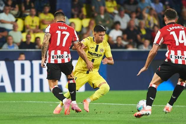 Yuri Berchiche (Athletic Club) and Ilias Akhomach (Villarreal CF) during the LaLiga EA Sports match between Villarreal CF and Athletic Club at Estadio de la Ceramica on September 27, 2025 in Villarreal, Spain. (Photo by Maria Jose Segovia DeFodi Images) Yuri Berchiche Athletic Club and Ilias Akhomach Villarreal CF during the LaLiga EA Sports match between Villarreal CF and Athletic Club at Estadio de la Ceramica on September 27, 2025 in Villarreal, Spain Photo by Maria Jose Segovia DeFodi Images