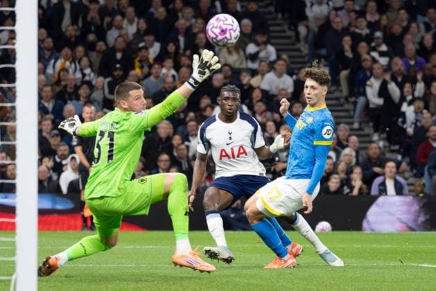 27th September 2025; Tottenham Hotspur Stadium, London, England; Premier League Football, Tottenham Hotspur versus Wolverhampton Wanderers; GOAL off-side Mohammed Kudus of Tottenham Hotspur scores, disallowed  IanxStephen