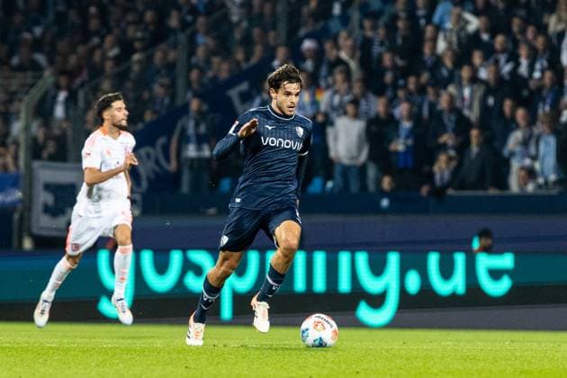 2. Fußball Bundesliga: VfL Bochum - Fortuna Düsseldorf; Vonovia-Ruhrstadion, Bochum; 27.09.2025 Kjell Wätjen (VfL Bochum, 8) 2. Fußball Bundesliga: VfL Bochum - Fortuna Düsseldorf; Vonovia-Ruhrstadion, Bochum; 27.09.2025 DFL regulations prohibit any use of photographs as image sequences and or quasi video.
