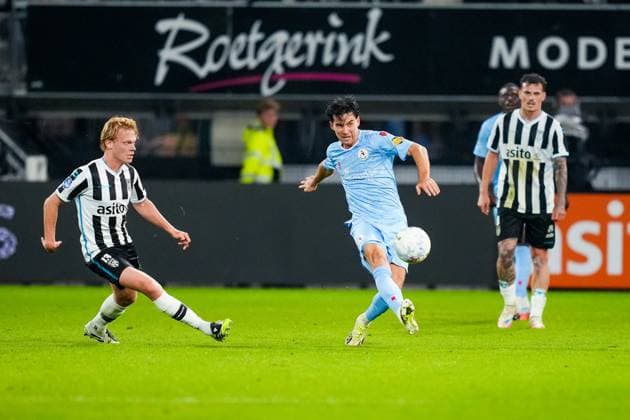 Eredivisie: Heracles Almelo v Sparta Rotterdam Almelo - Pelle Clement of Sparta Rotterdam passes the ball during the seventh competition round of the 2025 2026 Eredivisie season. The match is set between Heracles Almelo and Sparta Rotterdam at Asito Stadion on 27 September 2025 in Almelo, The Netherlands. (VK Sportphoto Danny de Groot) Copyright: xDannyxdexGrootx