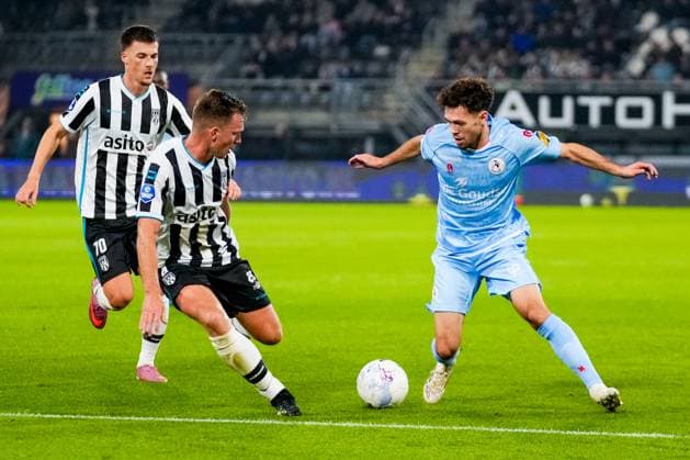 Eredivisie: Heracles Almelo v Sparta Rotterdam Almelo - Mitchell van Bergen of Sparta Rotterdam dribbles with the ball during the seventh competition round of the 2025 2026 Eredivisie season. The match is set between Heracles Almelo and Sparta Rotterdam at Asito Stadion on 27 September 2025 in Almelo, The Netherlands. (VK Sportphoto Danny de Groot) Copyright: xDannyxdexGrootx
