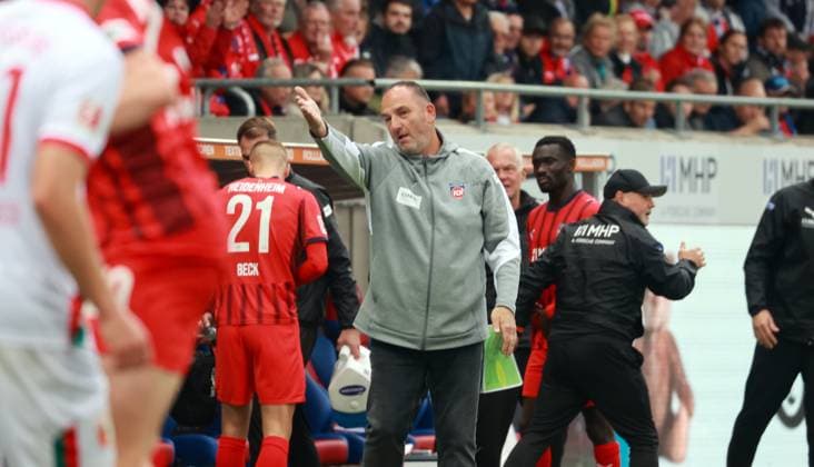 27.09.25 1. FC Heidenheim - FC Augsburg Deutschland, Heidenheim, 27.09.2025, Fussball, Bundesliga, 1. FC Heidenheim - Augsburg: Frank Schmidt (Trainer 1. FC Heidenheim).