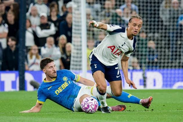 London, England, September 27 2025: Xavi Simons (7 Tottenham Hotspur) and Matt Doherty (2 Wolverhampton Wanderers) in action during the Premier League game between Tottenham Hotspur and Wolverhampton Wanderers at Tottenham Hotspur Stadium in London, England. (Photo by Pedro Porru Sports Press Photo SPP) Copyright: xPedroxPorrux xSPPx Sportspressphoto_SPR33523
