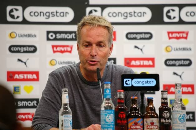 Deutschland: Fussball Bundesliga 2025 26, 5. Spieltag - FC St. Pauli vs Bayer 04 Leverkusen - Millerntor-Stadion (Hamburg): Pressekonferenz des Trainers Kasper Hjulmand (Trainer, Bayer 04 Leverkusen) Hamburg Copyright: xAymanxAlahmedx