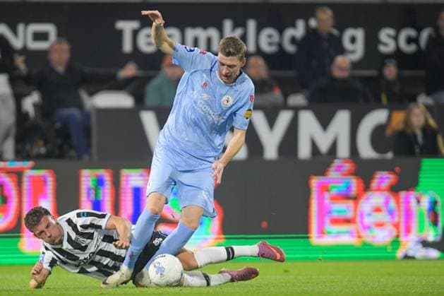 2025-09-27 Heracles Almelo v Sparta Rotterdam - Dutch Eredivisie ALMELO, NETHERLANDS - SEPTEMBER 27: Ajdin Hrustic of Heracles Almelo, Tobias Lauritsen of Sparta Rotterdam during the Dutch Eredivisie match between Heracles Almelo and Sparta Rotterdam at Asito Stadium on September 27, 2025 in Almelo, Netherlands. Almelo Asito Stadium Netherlands Content not available for redistribution in The Netherlands directly or indirectly through any third parties. Copyright: xDennisxBresserx