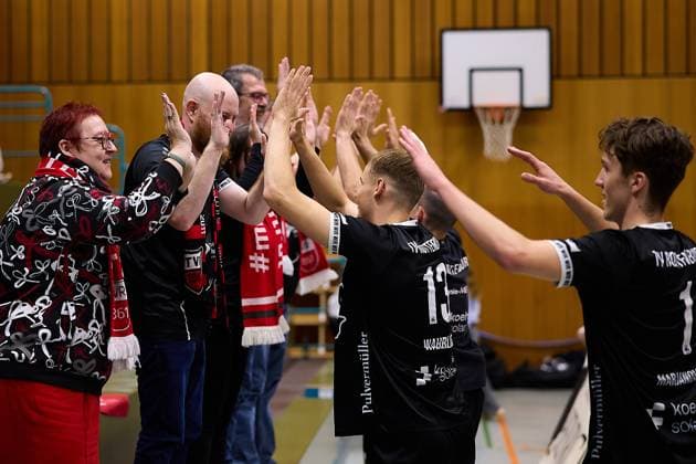 Dank des TV Rottenburg Annahme bei den mitgereisten Fans GER, TuS Kriftel vs. TV Rottenburg,Volleyball, 2. Bundesliga Sued, 3. Spieltag, Spielzeit 2025 2026, 27.09.2025 GER, TuS Kriftel vs. TV Rottenburg,Volleyball, 2. Bundesliga Sued, 3. Spieltag, Spielzeit 2025 2026, 27.09.2025 Kriftel Copyright: xEibner-Pressefoto GeraldxOelze-dexStoppanyx EP_ODS