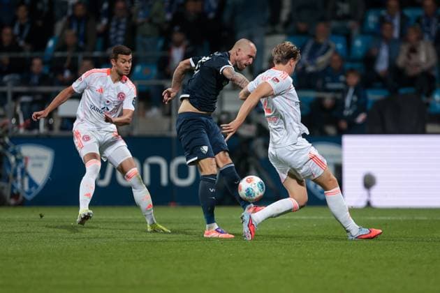 27.09.2025, 2. Bundesliga, 7. Spieltag, VfL Bochum 1848 - Fortuna Düsseldorf, Philipp Hofmann (VfL Bochum 1848), Bochum Vonovia Ruhrstadion NRW Deutschland xRHR-FOTO DEx