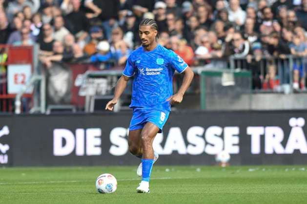 GER; 1 FBL, FC St. Pauli vs Bayer 04 Leverkusen 27.09.2025, Millerntorstadion, Hamburg, GER; 1. FBL, FC St. Pauli vs Bayer 04 Leverkusen im Bild Einzelaktion Querformat Loic Bade (Leverkusen 05)