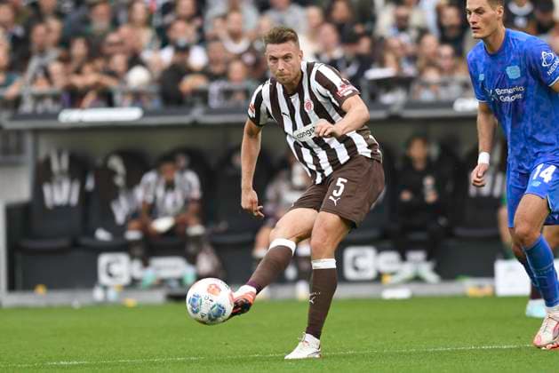 GER; 1 FBL, FC St. Pauli vs Bayer 04 Leverkusen 27.09.2025, Millerntorstadion, Hamburg, GER; 1. FBL, FC St. Pauli vs Bayer 04 Leverkusen im Bild Einzelaktion Querformat Hauke Wahl (Pauli 05)