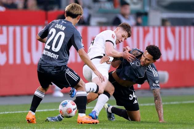 ULLRICH Lukas Team Borussia Moenchengladbach mit DOAN und COLLINS DFL Bundesliga Saison 2025-2026 Spiel Borussia Moenchengladbach - Frankfurt 4 : 6 am 27. 09. 2025 in Moenchengladbach DFL REGULATIONS PROHIBIT ANY USE OF PHOTOGRAPHS as IMAGE SEQUENCES and or QUASI-VIDEO Copyright: xLacixPerenyix