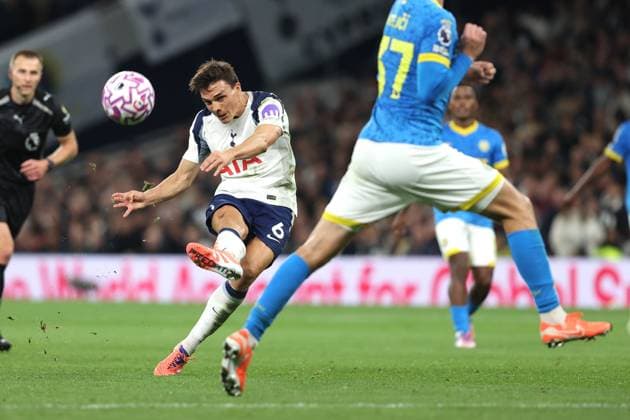 Tottenham Hotspur v Wolverhampton Wanderers 27 September 2025 London - Premier League Football - Tottenham Hotspur v Wolverhampton Wanderers - Joao Palhinha of Tottenham Hotspur has a shot - (Photo by Mark Leech). London UK Copyright: xMarkxLeechxOffside