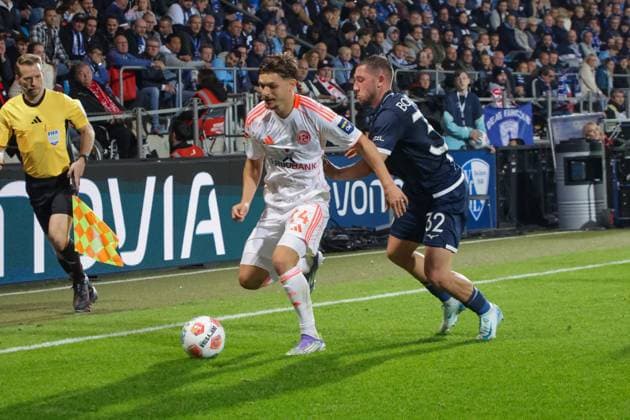 27.09.2025, xgrfx, Fussball 2.Bundesliga, VfL Bochum - Fortuna Duesseldorf v.l. Florent Muslija (Fortuna Düsseldorf), Maximilian Wittek (VfL Bochum) (DFL DFB REGULATIONS PROHIBIT ANY USE OF PHOTOGRAPHS as IMAGE SEQUENCES and or QUASI-VIDEO) Bochum