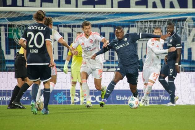 27.09.2025, xgrfx, Fussball 2.Bundesliga, VfL Bochum - Fortuna Duesseldorf v.l. Tim Oberdorf (Fortuna Düsseldorf), Mathis Clairicia (VfL Bochum) (DFL DFB REGULATIONS PROHIBIT ANY USE OF PHOTOGRAPHS as IMAGE SEQUENCES and or QUASI-VIDEO) Bochum