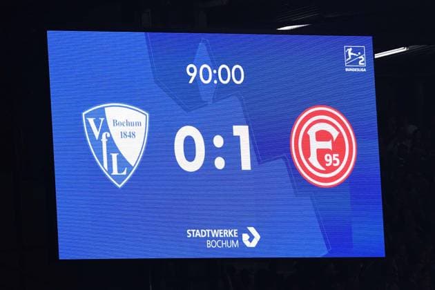 Fußball 2. Bundesliga 7. Spieltag VfL Bochum - Fortuna Düsseldorf am 27.09.2025 im Vonovia Ruhrstadion in Bochum Die Anzeigetafel im Vonovia Ruhrstadio zeigt den Endstand an. Bochum 0:1 Düsseldorf DFL regulations prohibit any use of photographs as image sequences and or quasi-video.