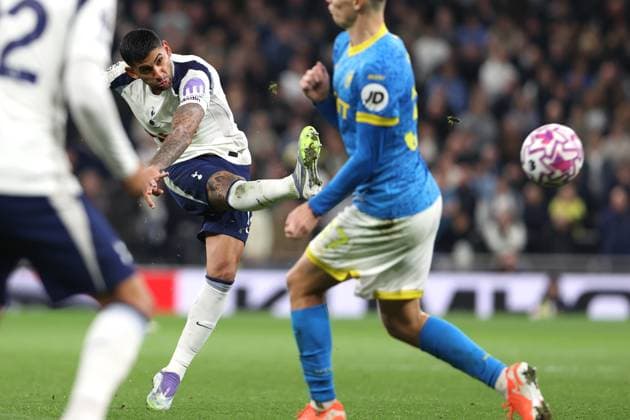 Tottenham Hotspur v Wolverhampton Wanderers 27 September 2025 London - Premier League Football - Tottenham Hotspur v Wolverhampton Wanderers - Cristian Romero of Tottenham Hotspur shoots - (Photo by Mark Leech). London UK Copyright: xMarkxLeechxOffside