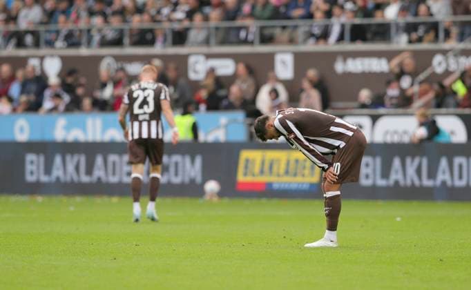 Foto : Verlierermiene bei Danel SINANI (Pauli) Fussball 1. Bundesliga , 5. Spieltag am Sa. 27.09.2025 FC St. Pauli - Bayer 04 Leverkusen 1 - 2