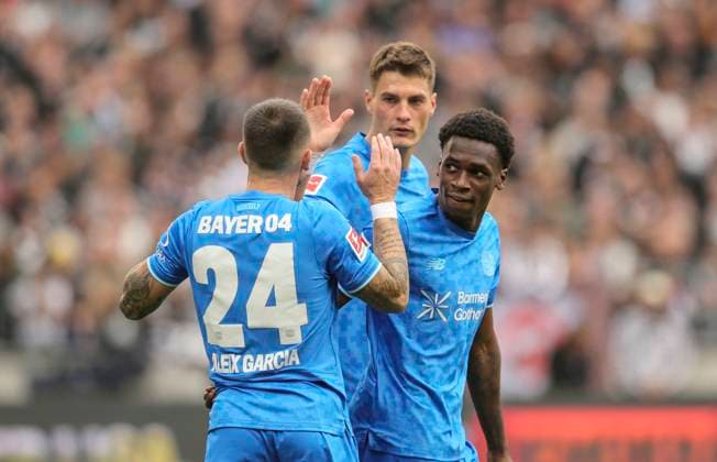 Foto : Torjubel beim 1-2 Siegestreffer von Ernest POKU (Leverkuen). links Aleix GARCIA , hinten Patrik Schick Fussball 1. Bundesliga , 5. Spieltag am Sa. 27.09.2025 FC St. Pauli - Bayer 04 Leverkusen 1 - 2