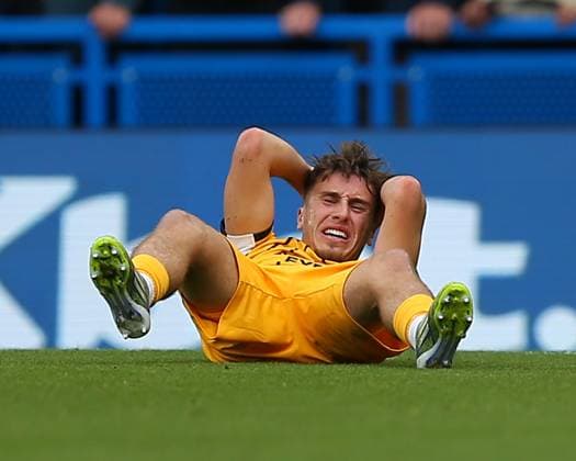 London, England, September 27 2025: Brajan Gruda (8 Brighton & Hove Albion) holds his head after being clipped by Moises Caicedo (25 Chelsea) during the Premier League game between Chelsea and Brighton & Hove Albion at Stamford Bridge in London, England. (Photo by Jay Patel Sports Press Photo SPP) Copyright: xJayxPatel SportsxPressxPhoto SPPx Sportspressphoto_SPR33621